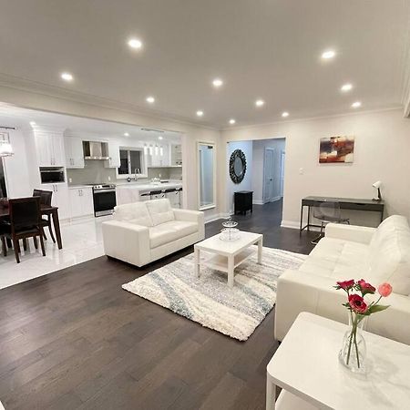 3-Bedroom Modern Luxury Apartment In The Heart Of City Toronto Exterior photo